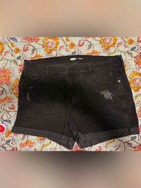 Old Navy Women’s Black Distressed Boyfriend Short Mid Rise Denim Shorts Size 18